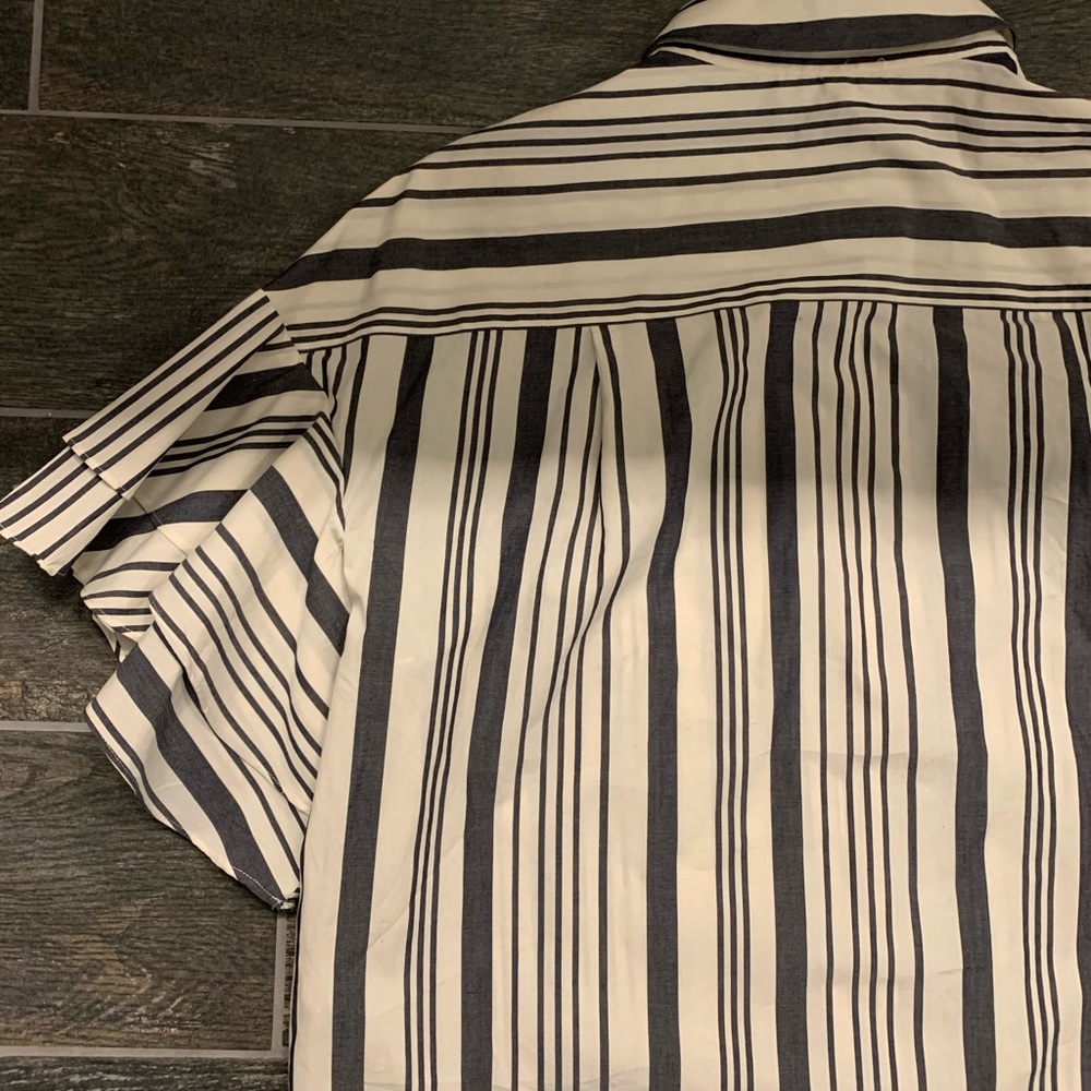 Short Ruffle Sleeve Button Down Shirt - Picture 4 of 4